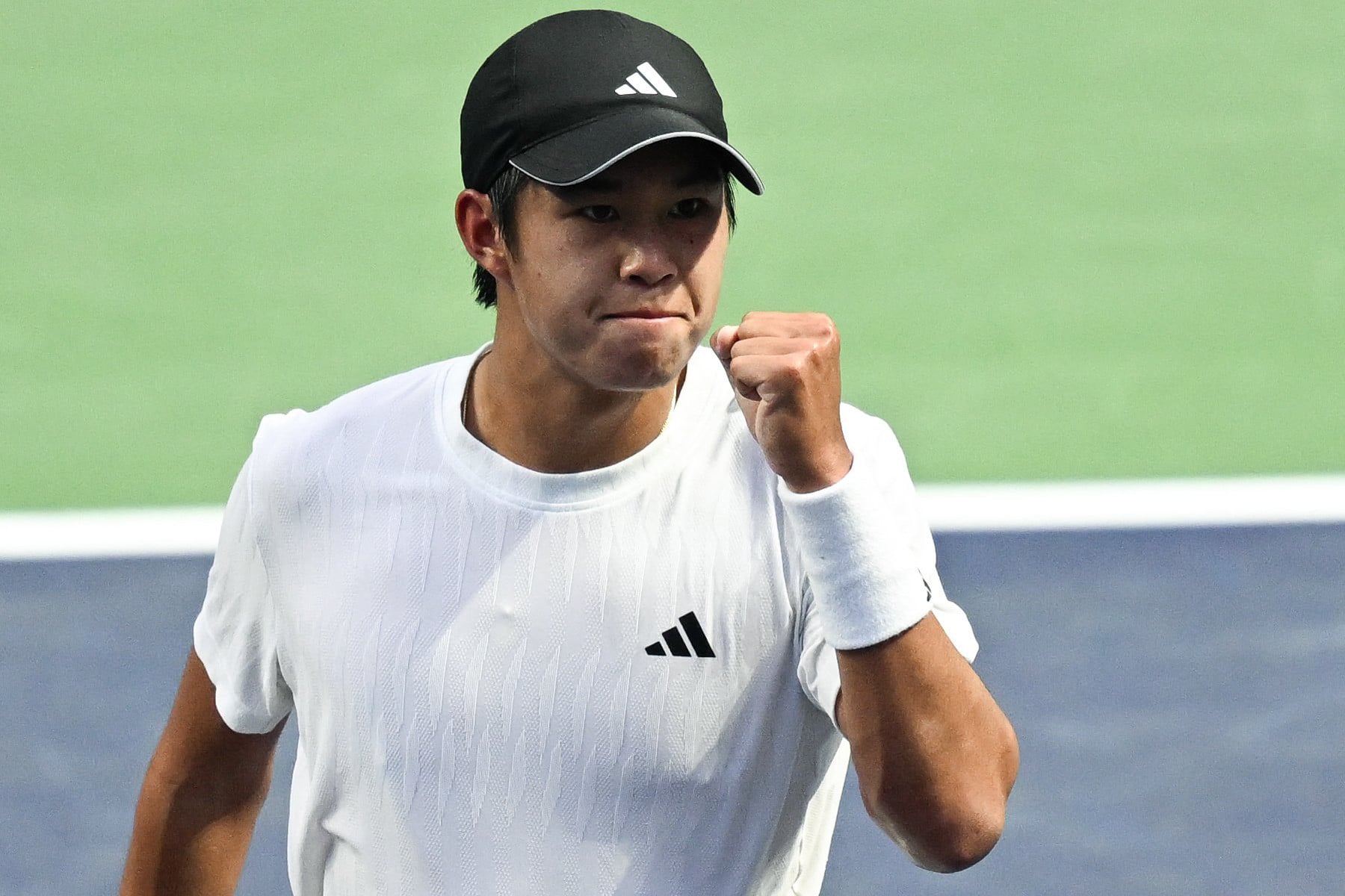 ontdek het verhaal van de verguisde gouden generatie van het franse tennis en hun impact op de sport.