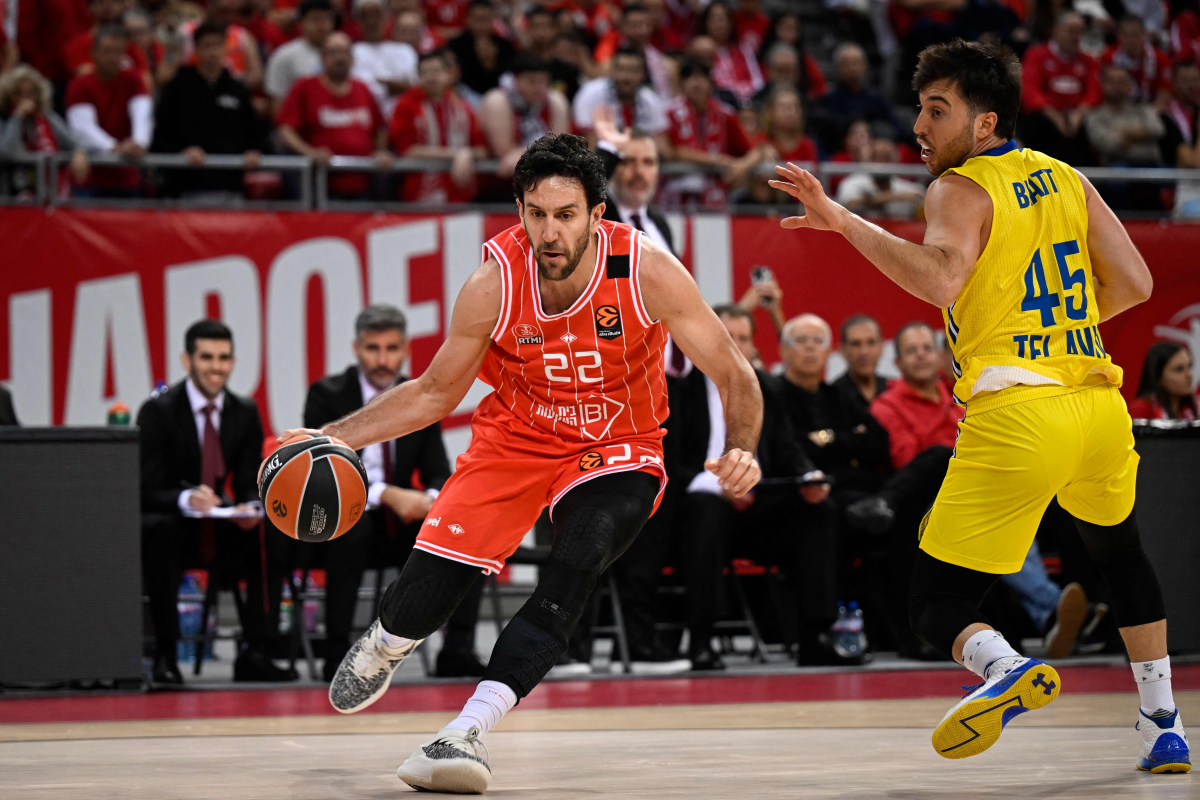 de israëlische basketbalcompetitie is stopgezet, waardoor euroligateams aanzienlijke gevolgen ondervinden.