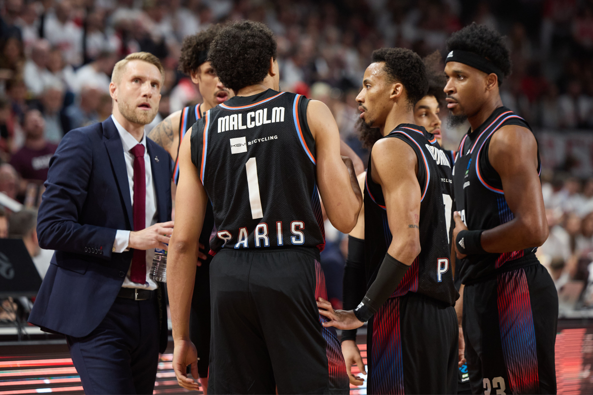 paris basketball verliest voor de derde keer op rij van bayern in een spannende wedstrijd. lees het volledige verslag en analyse van de confrontatie tussen paris basketball en bayern.