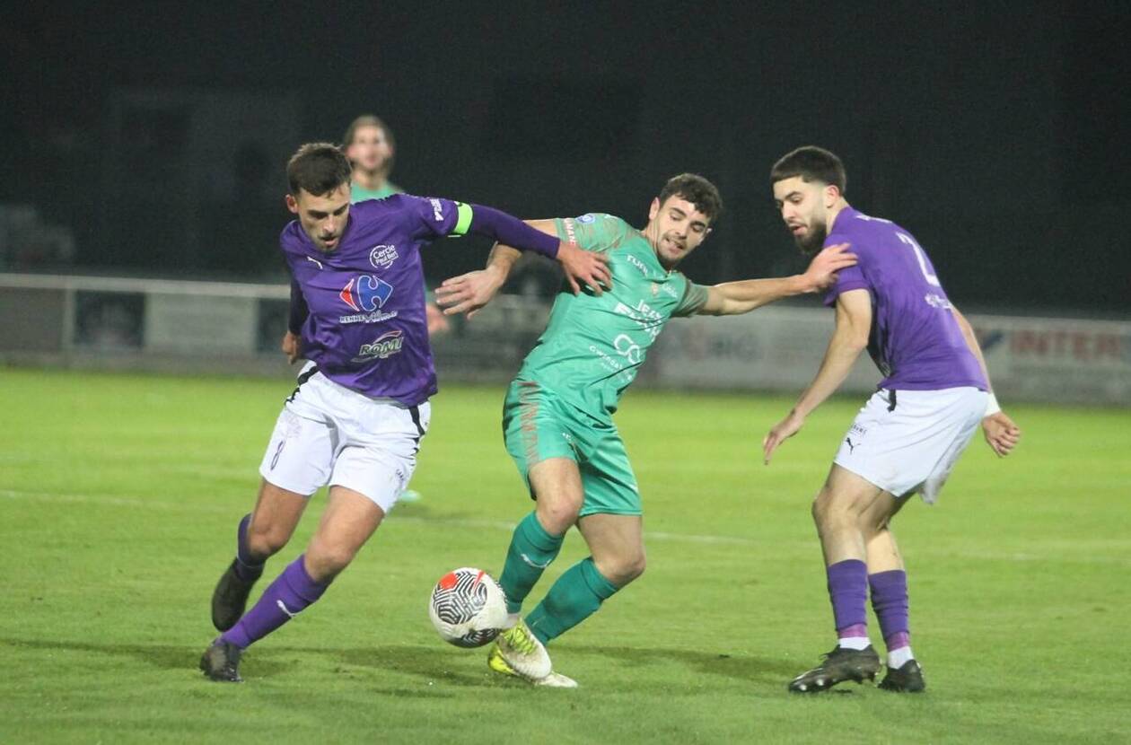 soufaché verlaat st-co locminé en sluit zich aan bij vannes voor nieuwe kansen en uitdagingen in zijn voetbalcarrière.