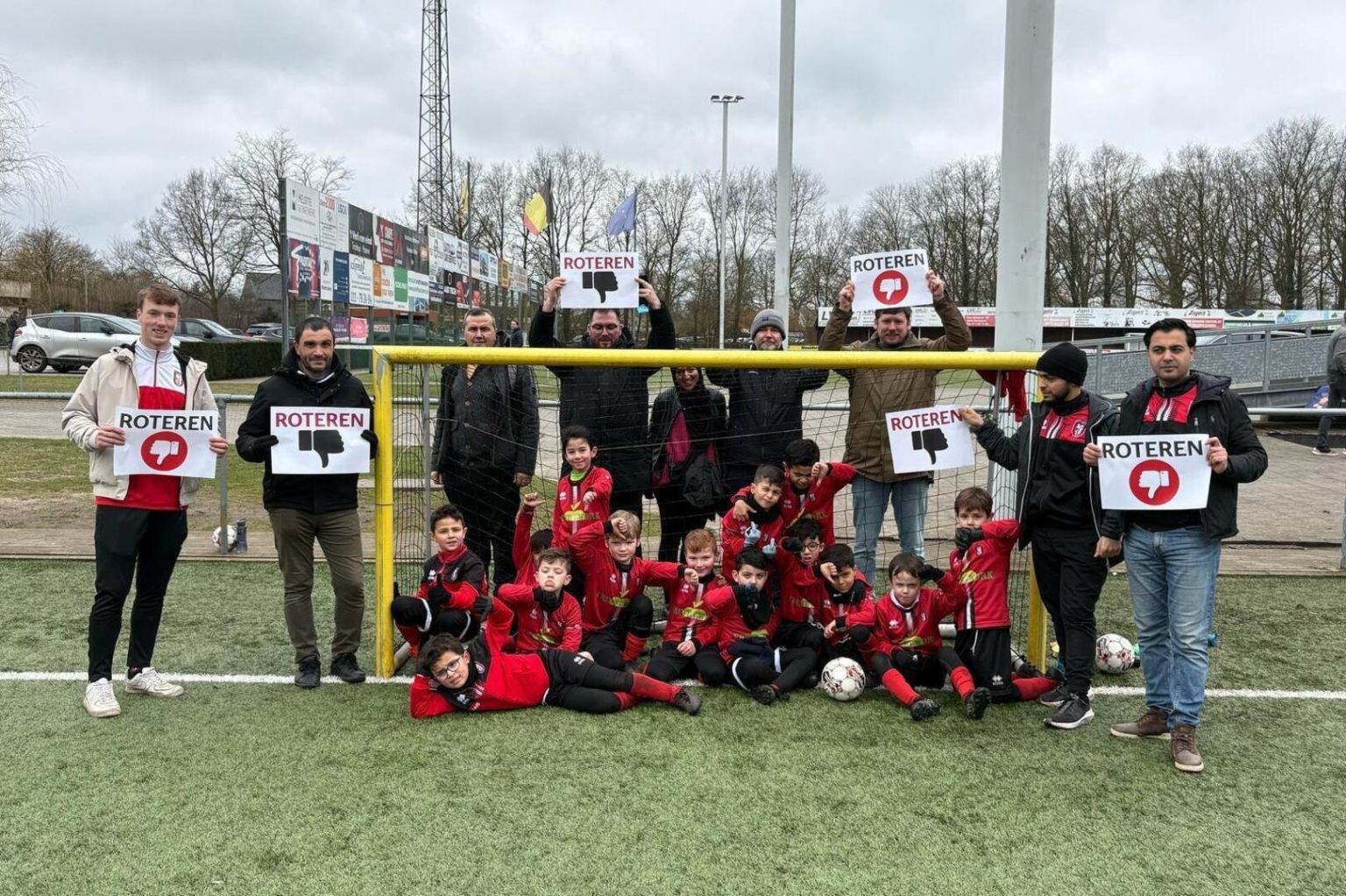 vier voetbalclubs vragen uitstel van de hervorming om hun belangen en de toekomst van de sport beter te waarborgen.