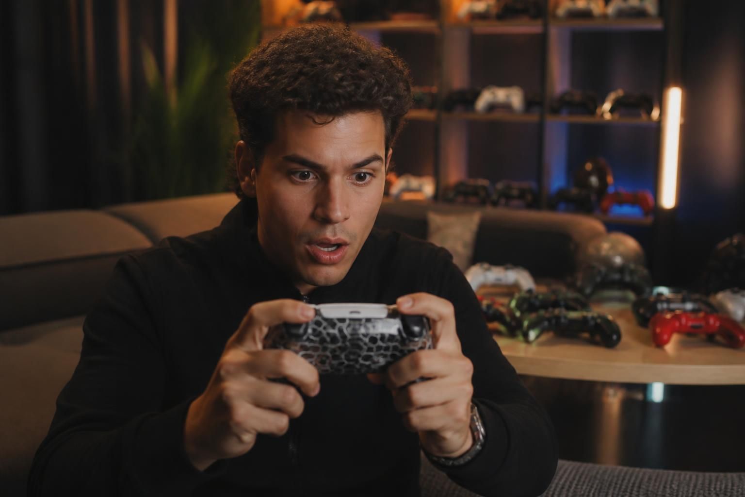 ontdek mijn ervaring met tientallen controllers getest, waarbij de scuf omega me vanaf het eerste moment wist te imponeren vanwege zijn uitstekende prestaties en innovatief design.