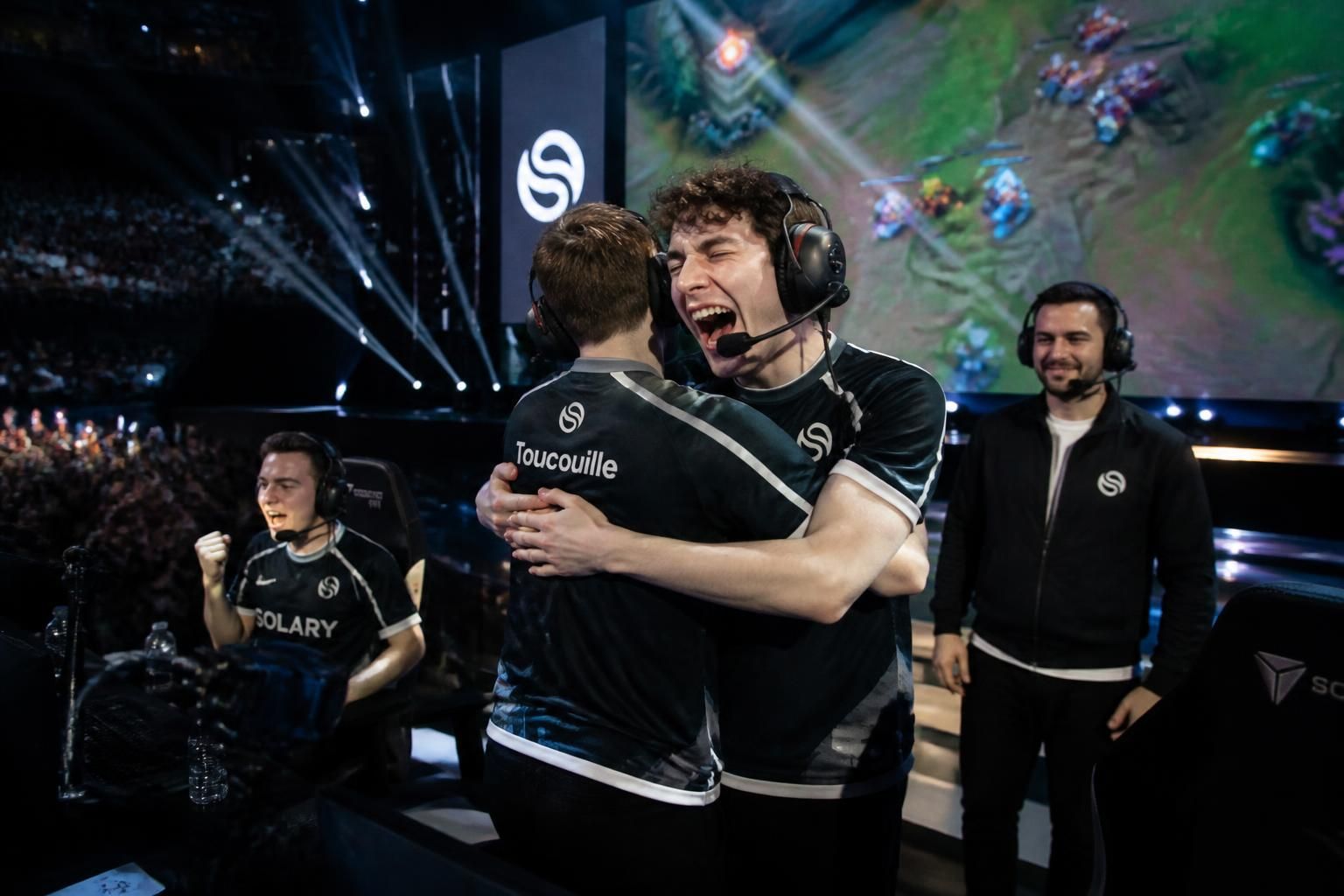 solary behaalt een indrukwekkende back-to-back overwinning in de lfl, de hoogste esports-divisie van league of legends, en bevestigt daarmee hun dominantie.